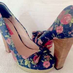 Betsey Johnson platform w/stacked heel - size10